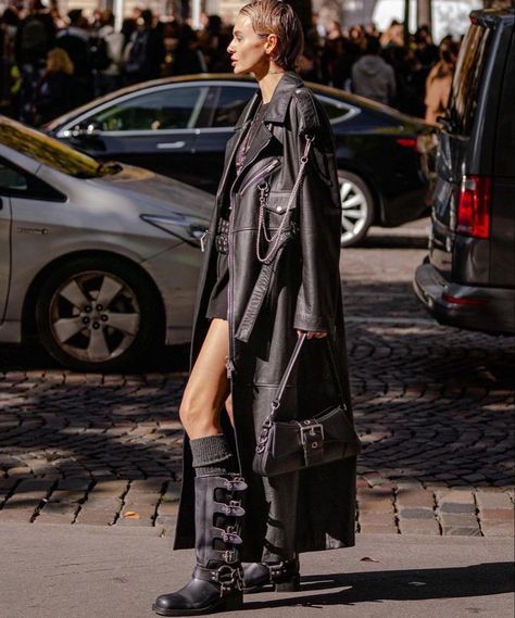 Rock Chic Outfits, Biker Boots Outfit, Miu Miu Boots, Biker Shoes, Womens Biker Boots, Inspo Fits, Fall Boots Outfit, Winter Boots Outfits, Copenhagen Street Style