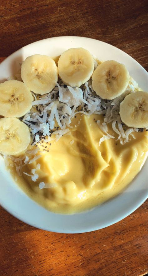 Smoothie bowl // aesthetic // summer aesthetic // smoothie // yellow aesthetic Yellow Smoothie Aesthetic, Yellow Workout Aesthetic, Yellow Aesthetic Food, Yellow Smoothie Bowl, Smoothie Bowl Aesthetic, Yellow Smoothie, Aesthetic Smoothie, Bowl Aesthetic, Smoothie Recipies