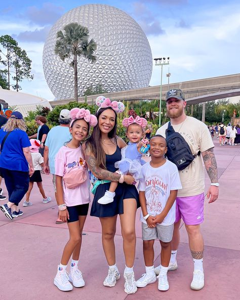 Day 1: Epcot 🪅🪭#Disney2024 Epcot Outfit Ideas, Epcot Outfit, Disney World Outfits, Disney Planning, Happiest Place On Earth, Happy Places, Disney World, Disneyland, Outfit Ideas