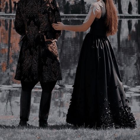 Dark Royalty Aesthetic, Elven Princess, Crown Aesthetic, Medieval Aesthetic, Vampire Books, Royalty Aesthetic, Royal Aesthetic, Fairytale Photography, Holly Black