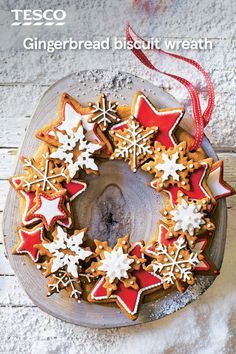 Food flat lay Photo styling ideas | Christmas food ideas | stars wreath flatlay | Natural Rustic Xmas | Christmas gingerbread biscuits | ginger bread wreath recipe. Easy to make at home, this Christmas bake with its crunchy, spiced biscuit stars and snowflakes makes a stunning edible centrepiece. | Tesco Christmas Star Biscuits, Christmas Iced Biscuits, Christmas Bakes Gifts, Christmas Biscuit Ideas, Iced Biscuits Ideas, Edible Centrepiece, Festive Biscuits, Biscuit Wreath, Spiced Biscuits