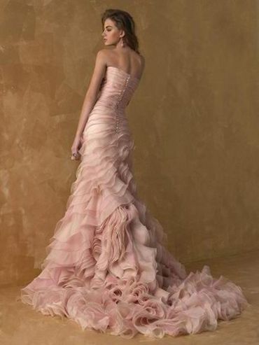 Rosa palo Pink Wedding Gowns, Organza Wedding, Pink Wedding Dress, Pink Wedding Dresses, Blushing Bride, Chique Outfits, Beautiful Wedding Gowns, Donatella Versace, Blush Wedding