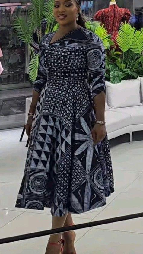 Dresses To Hide Big Bellies, Dress For Chubby Ladies, Adire Styles, Maxi Dress Ankara, African Maxi Dress Ankara, African Maxi Dress, Short Ankara Dresses, Ankara Short, African Fabric Dress