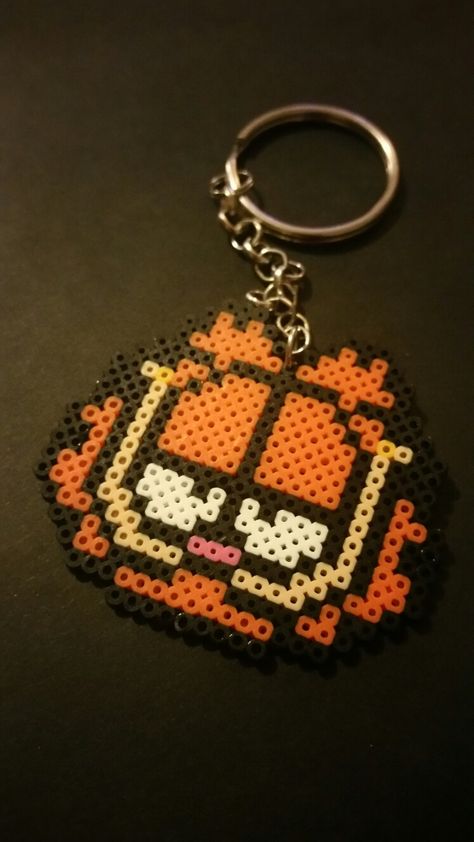 Garfield mini pearler bead keychain Perler Beads Cute Kawaii, Pearl Beads Keychain, Tiny Perler Bead Patterns Food, Garfield Bead Pattern, Cool Things To Make With Perler Beads, Perler Bead Patterns Garfield, Pyssla Keychain, Cute Perler Designs, Fusion Beads Patterns