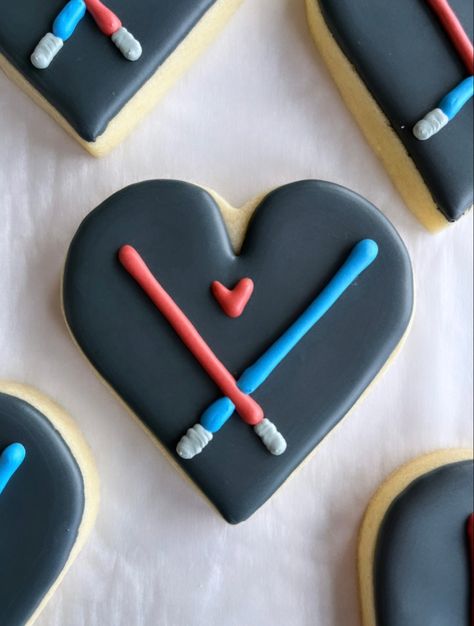 Easy Star Wars Cookies, Star Wars Wedding Cookies, Star Wars Decorated Cookies, Star Wars Macarons, Star Wars Cookies Decorated, Star Wars Desserts, Star Wars Sugar Cookies, Star Wars Baking, Star Wars Dessert