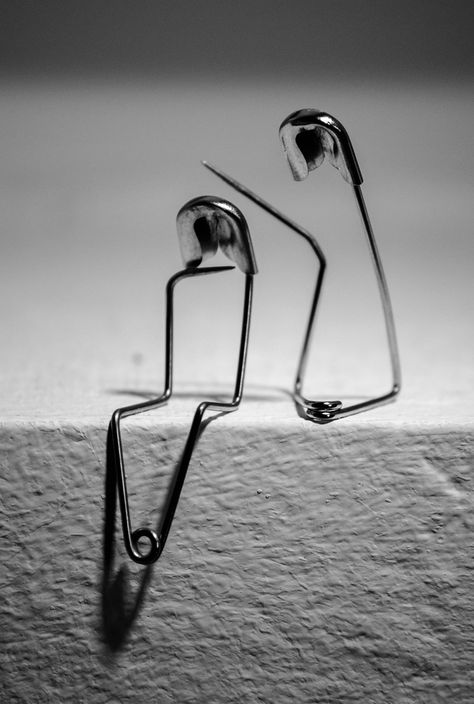 Another kind of love. Creative Photography With Meaning, Creativity Photography, Light And Shadow Photography, Minimalist Wallpaper Phone, Creative Photography Projects, Paper Clip Art, Labs Art, Photography Tips Iphone, Miniature Photography