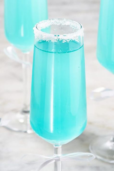 Blue Mimosa Recipe, Blue Mimosa, Mimosa Punch, Mimosa Recipes, Mimosa Drink, Blueberry Simple Syrup, Blue Curacao Liqueur, Mimosa Cocktail, African Recipes Nigerian Food