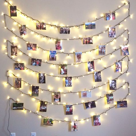 Photo Hanging Ideas, Diy Photo Displays, Hanging Bedroom Lights, Fairy Lights Photos, Aesthetic Bedrooms, Picture Wall Bedroom, Photo Hanging, Pictures On String, Indian Bedroom Decor