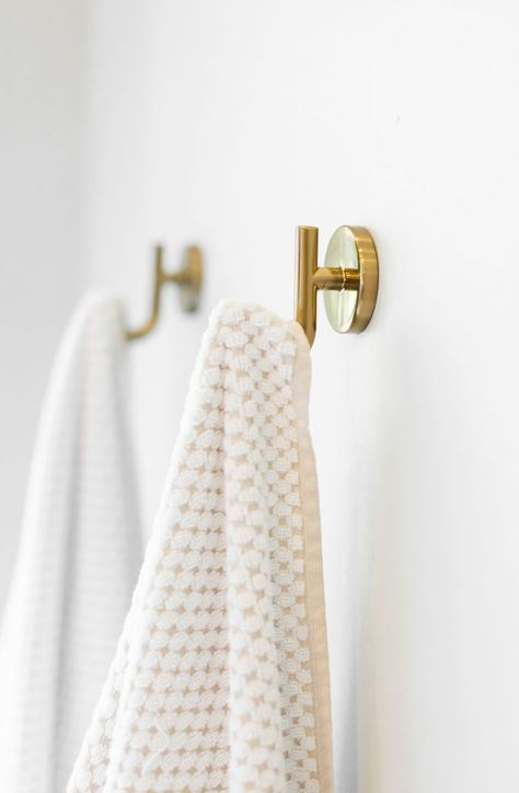 Towel Bars In Bathroom Ideas, Towel Bars In Bathroom, Bathroom Towel Hanging Ideas, Kids Bathroom Towel, Towel Hanging Ideas, Hang Towels In Bathroom, Bathroom Towel Hook, Kids Bathroom Art, Bath Towel Hooks