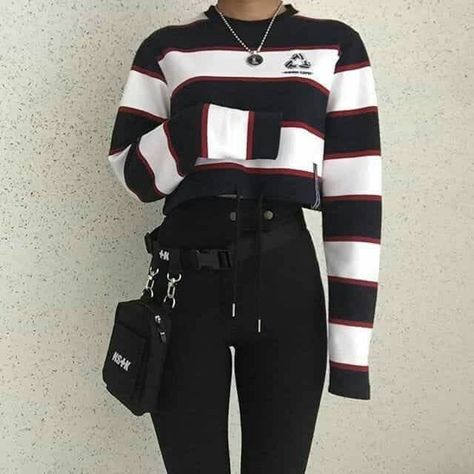 #outfit #outfits #outfitoftheday #outfitideas #fashion #fashionphotography #fashiongoals #photography #tumblr Korean Fashion Ideas, Street Style 2018, Mode Chanel, Korean Fashion Outfits, 90's Fashion, High Street Fashion, Urban Street Style, Korean Fashion Trends, Fashion Diy