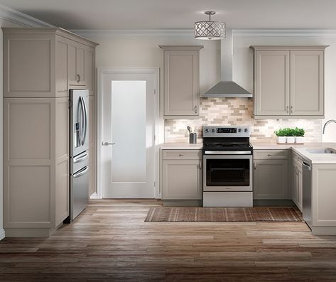 Color Kitchen Cabinets, Thomasville Cabinets, Thomasville Cabinetry, Kettle Kitchen, Wisteria Design, Casual Kitchen, Brown Kitchen Cabinets, Color Kitchen, Maple Kitchen