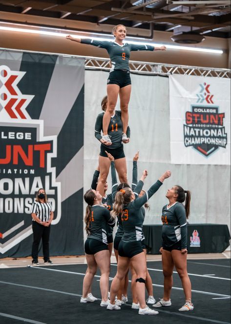 stunt pyramids Stunt The Sport, Cal Poly, Sports Aesthetic, Sophomore Year, Cheerleading, Gymnastics, Vision Board