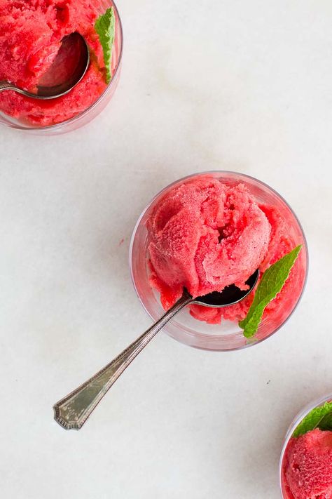 Strawberry Mint Sorbet is packed with flavor, bright and vibrant and naturally sweetened using honey for a simple dessert. Strawberry Tarts Recipe, Baking Weights, Sorbet Is, Strawberry Tart, Grass Fed Meat, Strawberry Sorbet, Strawberry Mint, Sorbet Recipes, Processed Sugar