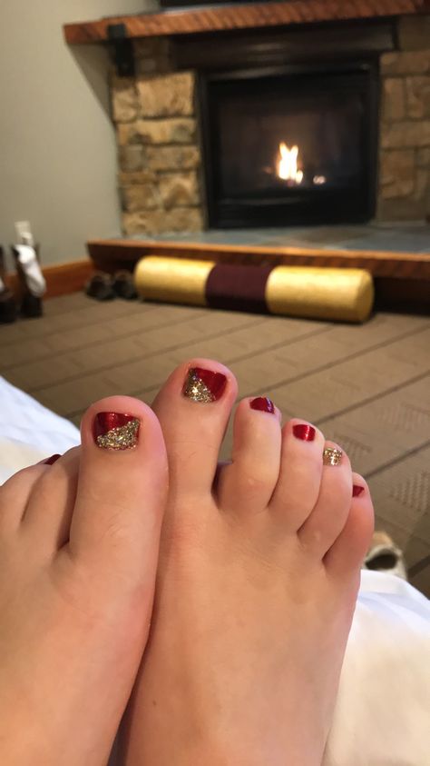 Winter New Years pedicure Pedicure Ideas Simple, New Years Pedicure, Pedicure Ideas Winter Toenails, Winter Toenails, Pedicure Ideas Winter, Pedicure Ideas, Pedicure Designs, Toe Nail Art, Pedicure Nails