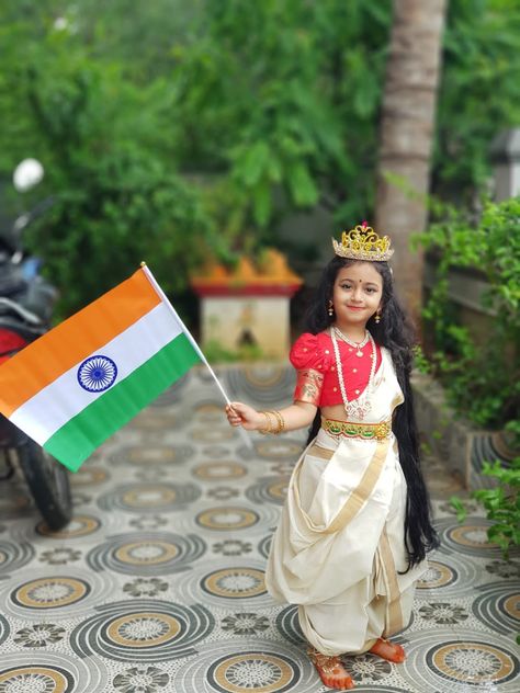 Princess Fancy Dress Kids, Fancy Dress Competition Ideas For Kids Indian, Fancy Dress Competition Ideas For Girls, Kids Fancy Dress Ideas Schools, Indian Girl Makeup, Styling Dresses, Indian Fancy Dress, Train Costume, African Hut