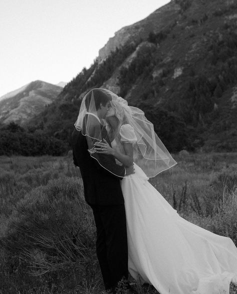 Bridal pictures in Utah Southern Utah Wedding Venues, Utah Valley Bride, Photo Moodboard, Utah State Capital Bridals, Utah Bridals, Brides Room, Utah Bride, Wedding Engagement Pictures, Desert Elopement