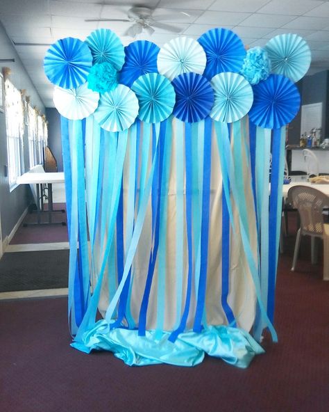 Blue Backdrop Decorations, Diy Beach Backdrop, Beach Backdrop Ideas, Mums Homecoming Senior, Ocean Backdrop, Beach Backdrop, Birthday Room Decorations, Baby Shower Deco, Birthday Party Theme Decorations