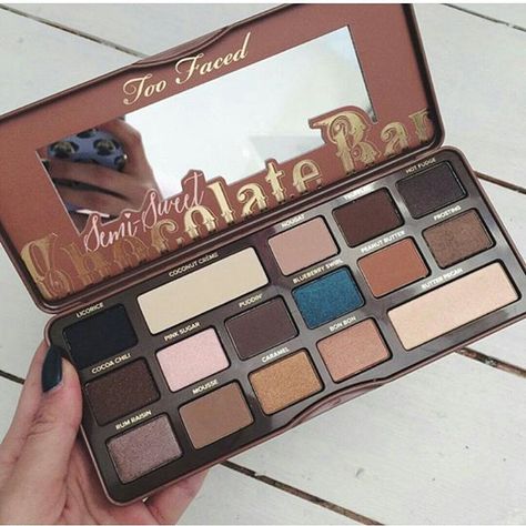 Chocolate Bar Makeup, Too Faced Chocolate Bar, Bar Palette, Chocolate Bar Palette, Too Faced Chocolate, Makeup Pallets, High End Makeup, Too Faced Makeup, Makeup Obsession