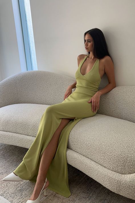 Summer Outfits Maxi Dress, Halter Top And Skirt Outfits, Chic Skirt Outfits Classy, Halter Top Outfit Classy, Casual Maxi Skirt Outfit, Green Outfit Summer, Maxi Dress Outfit Casual, Outfit Inspo Green, Marrakesh Travel