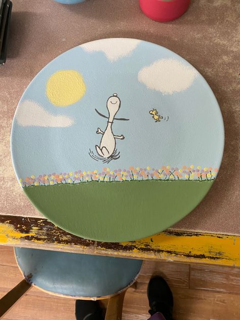 Snoopy Pottery Painting, Pottery Painting Animals, Color Me Mine Inspiration, Snoopy Pottery, Birthday Pottery, Plate Painting, Ceramic Cafe, Diy Pottery Painting, Paint Pots