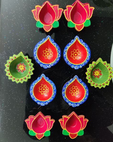 Diwali Diya Decoration Painted Diya, Diya Designs, Diya Decoration Ideas, Diwali Diya Decoration, Ideas For Project, Diwali Ideas, Diya Decoration, Pooja Decor, Diy Crafts Love