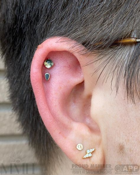 We loved having Vanessa guesting with us! Here’s a pair of helix piercings done by both @vanessajopiercing and @piercingsbytaryn using a Moss Agate prong set cabochon and a high polish teardrop all in white gold. #helixpiercing #doublehelixpiercing #makemeholey #makemeholeybodypiercing #appmember #safepiercing #mmhvanessa #mmhtaryn @bvla @alchemyadornment Double Helix Piercing, Helix Piercings, Helix Piercing, Moss Agate, Helix, Prong Setting, Piercings, Agate, White Gold