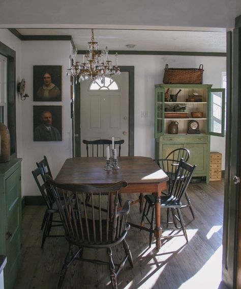 All I see when I look at this photo is I need a new front door… one of these days it’ll happen 🤣 . . . . . . . . . . . . #diningroom #myflippingvintage #cottagecoreaesthetic #vintagefarmhousestyle #cottagehome #fleamarkethomeandliving #fleamarketdecor #cottagedecor #primitivedecor #vintagefarmhousefinds #vintagefarmhouse #countrystylehome #antiquefarmhousedecor #countryprimitives #englishcottagestyle #cottagecore #americanfarmhousestyle #oldhomelove #myhomesweetvintagehome #simpleclassichom... 1940s Dining Room, Colonial Williamsburg Interiors, Boho Modern Farmhouse, Primitive Dining Rooms, Square House, Antique Farmhouse Decor, New Front Door, Early American Style, American Farmhouse Style