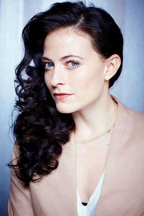 Sherlock And Irene, Lara Pulver, Irene Adler, Change Photo, My Escape, Get Angry, Jessica Chastain, Sherlock Bbc, Lucky Girl