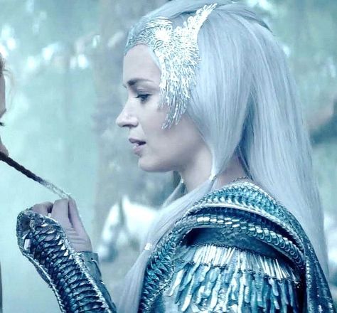 Ice Queen Freya Narnia Backdrop, Queen Aesthetic Outfit, Ice Queen Aesthetic, Queen Freya, Huntsman Movie, Ravenna Snow White, Queen Ravenna, Snowwhite And The Huntsman, Princess Yue