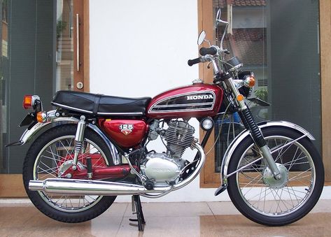 Honda Cb Series, Honda Cb 125, Classic Honda Motorcycles, Honda S90, Honda Cb125, Motorcycle Restoration, Honda Motorbikes, Cb 450, Vintage Honda Motorcycles