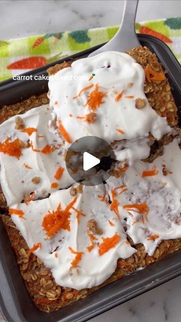 Health Empowers You on Instagram: "Carrot Cake Baked Oatmeal 🥕  One pan carrot cake baked oatmeal with my favorite ingredient bananas 🍌 this is the easiest prep breakfast ever or tasty afternoon snack   It feels like you are eating carrot cake for breakfast or just a tasty snack ! 🍌😋  Recipe (4 servings):  2 mashed bananas 2 cup oats 2 tbsp maple syrup 1 tsp cinnamon 1 tsp baking powder 1shredded carrot 1.5 cups milk  optional add-ins: protein powder, chopped walnuts   directions: 1. preheat oven to 375F 2. in a baking dish (i used 8x8) mash your 2 ripe bananas 3. add in the rest of all the ingredients 4. mix until well combined 5. bake for 35-45 minutes 6. serve with yogurt or cream cheese frosting 7. enjoy!!  #snackideas #foodporn #treats #snacks #healthyeating #healthysnacks #health Oat Carrot Cake, Carrot Cake Baked Oats, Carrot Cake Baked Oatmeal, Diet Cake, Eating Carrots, Prep Breakfast, Cake For Breakfast, Healthy Brownies, Protein Desserts