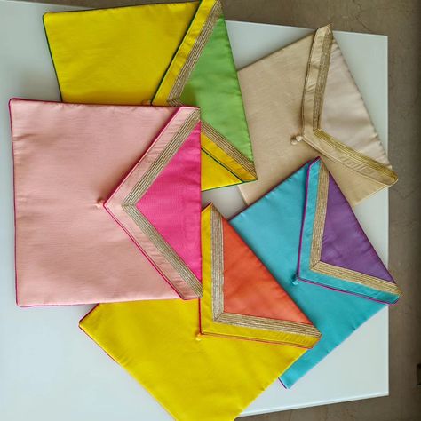 14*16 saree ,suit covers with rubber padding and raw silk with organza in the top giving an enchanting look DM us for more details or WhatsApp us on 9867422790 Saree Cover, Suit Covers, Organza Saree, Raw Silk, The Top, Saree, Silk, Quick Saves