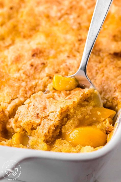 Peach Dump Cake is a quick and easy shortcut dessert recipe made with just 5 ingredients, including a boxed cake mix and a can of peaches. Peach Cobbler Recipe With Cake Mix, Can Peaches Recipes, Canned Peach Cobbler Recipe, Pineapple Dump Cake, Pumpkin Dump Cake Recipe, Peach Cobbler Dump Cake, Easy Dump Cake Recipe, Box Cake Recipes, Peach Dump Cake