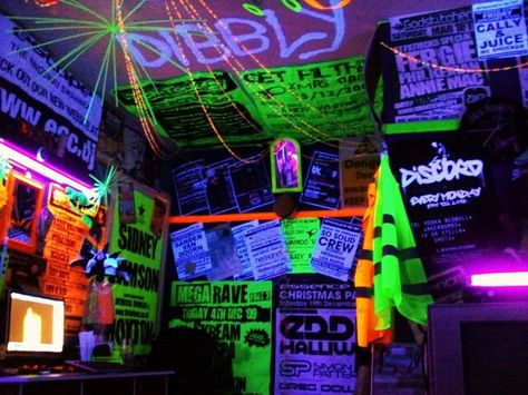 Rave Bedroom #hardstyle #bionic #htid #uv #neon #bedroom #blacklight Rave Apartment, Neon Green Bedroom, Rave Bedroom, Hardstyle Aesthetic, Black Light Bedroom, Forest Bedroom Kids, Neon Bedroom Aesthetic, Blacklight Bedroom, Rave Room