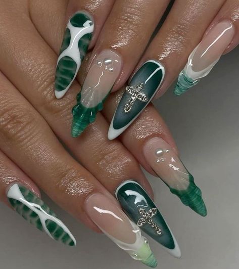 Pierced Nail Designs, Almond Acrylic Nails Green, Green Freestyle Nails, Green 3d Nails, Green Cat Eye Nails Design, Blue And Green Nails Designs, Extravagant Nails, Rasta Nails, Boujee Nails