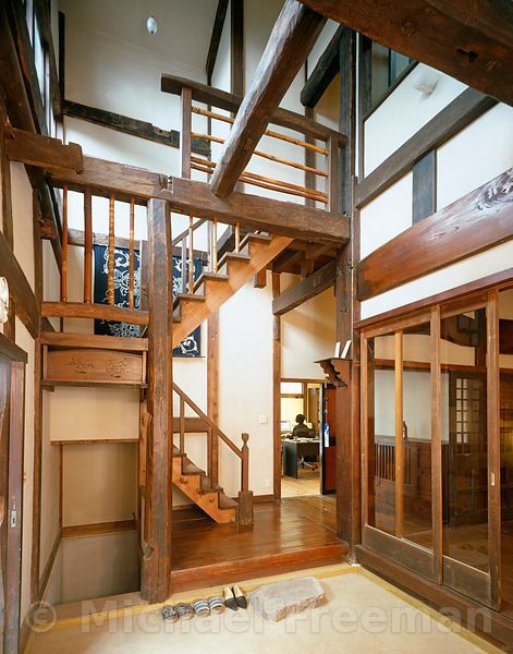 Modern Minka Homestead Inspiration, Japanese Farmhouse, Modern Japanese Homes, Post And Beam Construction, Japanese Home Design, Japanese Style House, Traditional Japanese House, Japanese Interiors, Japanese Home