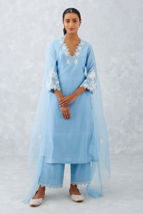 Shop for these amazing collections of Blue Woven Chanderi And Silk Organza Embroidered Pattern Kurta Set For Women by Devnaagri online at Aza Fashions. V Neck Kurti Design, Suit Designs Indian Style, Simple Indian Suits, Organza Kurta, Embroidery Kurti, Simple Kurti, Embroidery Suits Punjabi, Vintage Blouses, Organza Suits