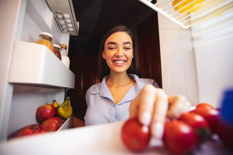 Dietitians share a list of foods that should not be refrigerated, like tomatoes. Refrigerating these foods may cause them to spoil faster than at room temp. Storing Produce, Rotten Food, Food Chemistry, How To Store Potatoes, Lunch Salads, Eat Fruit, Group Meals, Food Lists, Fruits And Veggies