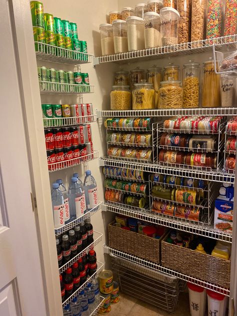 Organized Food Pantry, Pantry With Snacks, Diy Food Pantry, Kitchen Organization Ideas Pantry, Small Pantry Organisation, Organizing A Deep Pantry, Organizing The Pantry, Pantry Organization For Kids' Snacks, Full Pantry