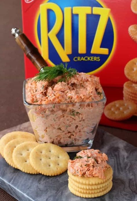 Cracker Spread Recipe, Cracker Spread, Dill Cream Cheese, Salmon Appetizer Recipes, Salmon Dip Recipes, Salmon Dill, Salmon Spread, Canned Salmon Recipes, Fishing Games