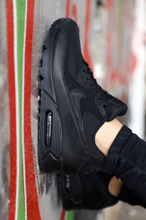 #nike #airmax90 #totalblack http://www.capsulesneakers.com/blog/nike-celebra-el-25-aniversario-de-su-air-max-90-unete-a-la-fiesta/ Airmax 90 Outfit, Nike Airmax 90 Black, Nike Air Max 90 Women Outfit, Nike Airmax 90, Nike Air Max 90 Women, Airmax Nike, Air Max 90 Black, Cheap Nike Shoes, Black Outfit Men