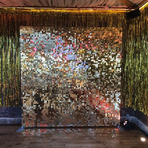 Sequin Backdrop Hire | Balloon arch | Feather and Fox Gold Sequin Backdrop Ideas, Disco Ball Photo Backdrop, Sequin Backdrop Ideas, Disco Photo Backdrop, Disco Photo Booth, Gold Sequin Backdrop, Backdrop Template, Balloon Arch Wedding, Prom Backdrops