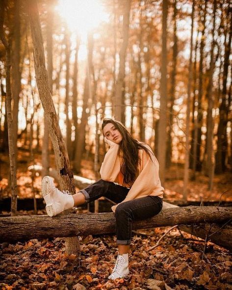 Hannah Meloche, Portret Feminin, Leaves Falling, 얼굴 그리기, Fall Senior Pictures, Shotting Photo, Photographie Portrait Inspiration, Have Inspiration, Foto Tips