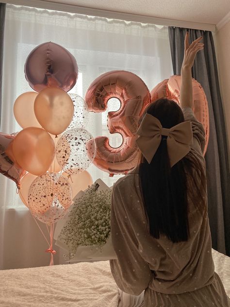 30th Birthday Women Photoshoot, 30th Birthday Photo Ideas, Cake 31 Birthday, Birthday Photoshoot Ideas 30, 30s Birthday Party Ideas For Women, 34th Birthday Ideas For Women, 30 Th Birthday Party Ideas For Women, 35 Birthday Ideas For Women, 30th Birthday Decor For Women