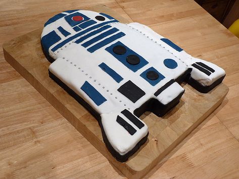 R2D2 cake | Flickr - Photo Sharing! R2d2 Cake, Fancy Birthday Cakes, Star Wars Cake Toppers, Pete Holmes, Cakes For Kids, Star Wars Birthday Cake, Fancy Birthday, Star Wars Food, Store Bought Cake