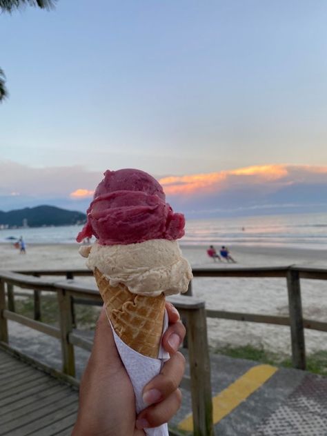 Summer Ice Cream Photography, Food Aesthetically, Ice Cream Pictures, Vision Board Summer, Breakfast On The Beach, Ice Cream Aesthetic, Aesthetically Pleasing Pictures, Mochi Ice Cream, Coconut Dream