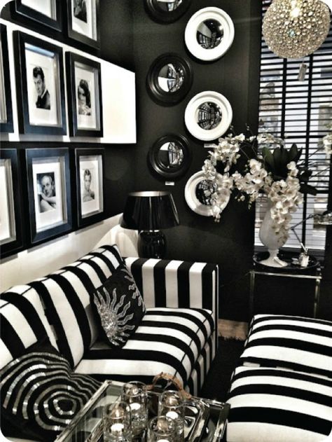 Cat Cottage, Deco Room, Couch Ideas, Black Living, Black And White Living Room, Sitting Rooms, Striped Upholstery, Black And White Interior, Black And White Decor