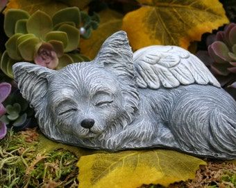 Ver Pet Angels /Pet Memorial de PhenomeGNOME en Etsy Papillion Butterfly, Types Of Chihuahua, Memorial Sculpture, Toy Spaniel, Angel Dog, Memorial Statues, Outdoor Garden Statues, Pet Grave Markers, Papillon Dog