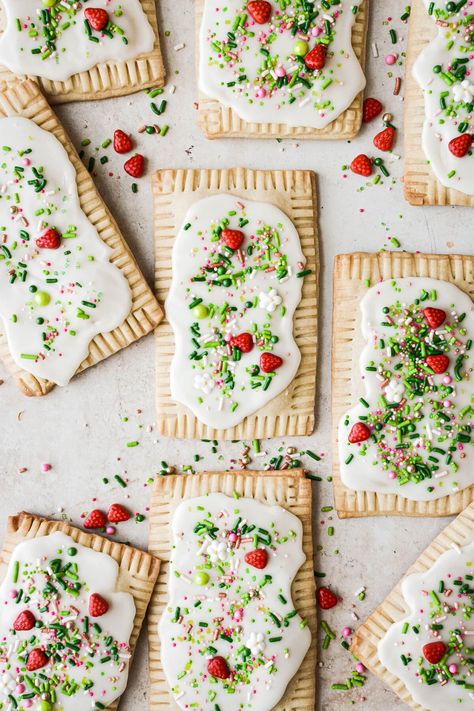 Homemade strawberry pop tarts with vanilla icing and sprinkles, that taste just like store bought pop tarts but better! Strawberry Pop Tarts, Strawberry Pop, Poptart Recipe, Strawberry Pop Tart, High Altitude Baking, Vanilla Icing, Pretty Dessert, Eat Dessert First, Baking Sweets