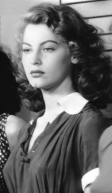 1950s Hair And Makeup, Ava Gardener, 1950s Hair, 1950s Hairstyles, Yvonne De Carlo, Ava Gardner, Birth Mother, Old Hollywood Stars, Pin Ups